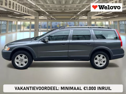 Volvo XC70 2.5 T Momentum dealer onderhouden, leder interieurs, carkit..